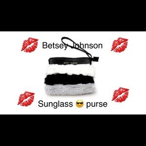 💋Betsey Johnson sunglass purse 💋👓